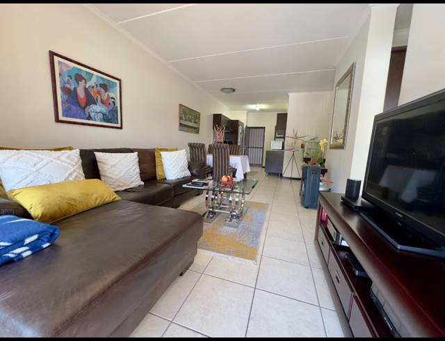 3 BEDROOM TOWNHOUSE FOR SALE IN OAKDENE